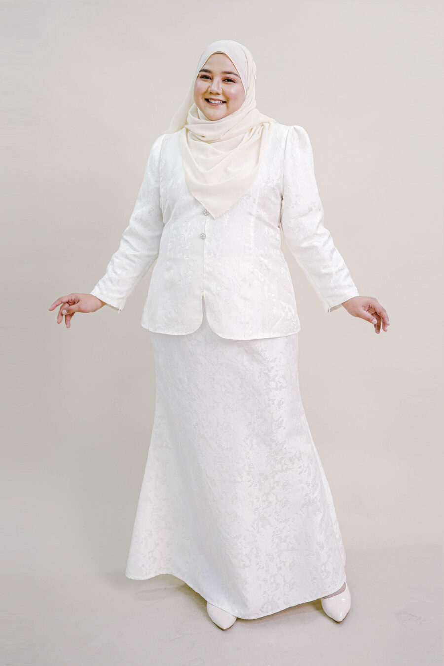 Zenata Plus Size Kurung in White